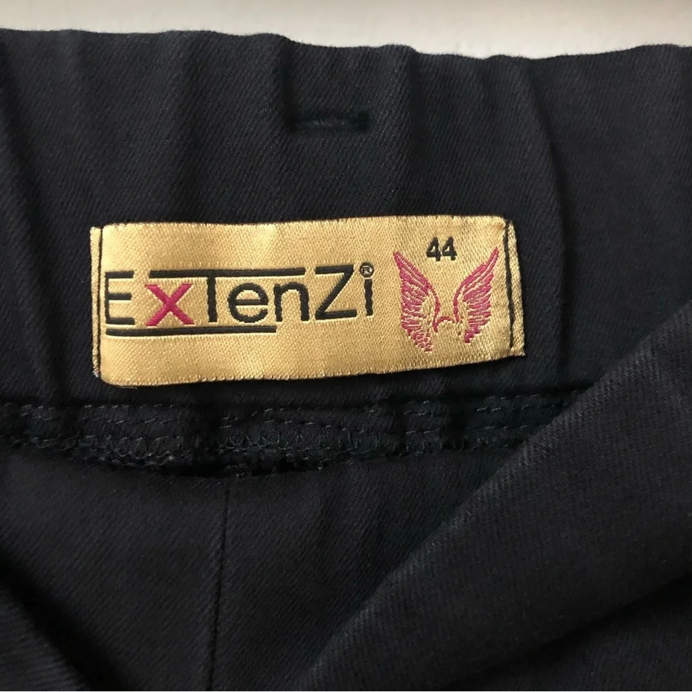 EXTENZI Women’s Black Bermuda Shorts Embroidered Hem Soft Grunge Size 44
